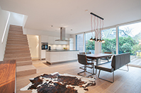 offener Wohn-Essbereich in einem Wohnhaus